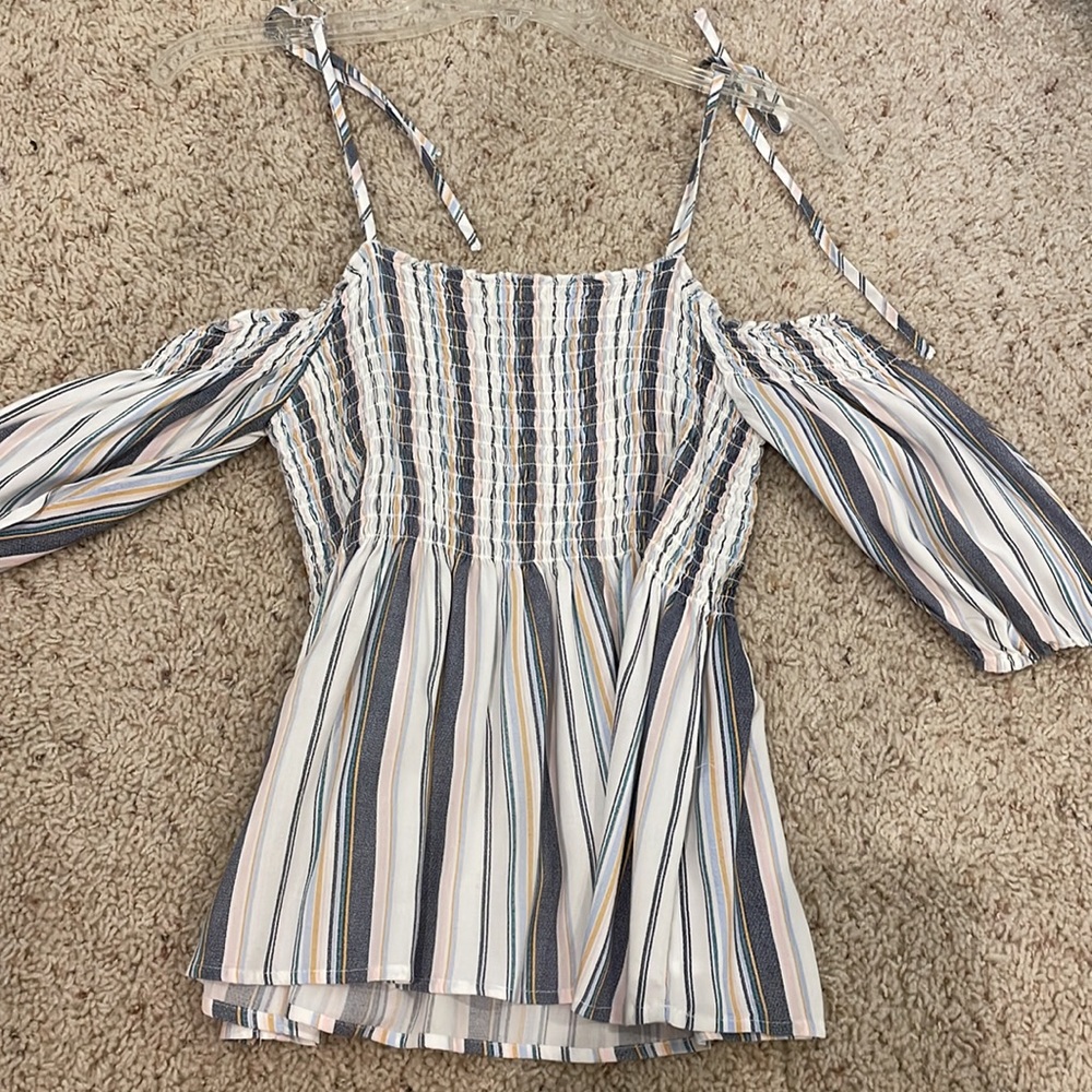 Aeropostale womens off the shoulder top with small straps. Size: S
